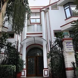 Ahuja Residency Dlf Phase 2 Hotel